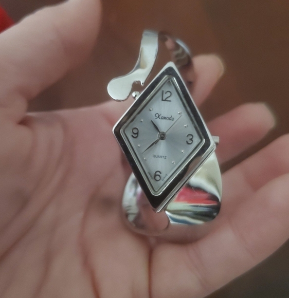 Xanadu Women's Silver Tone Cuff Band Watch Analog Fashion. - Picture 7 of 9